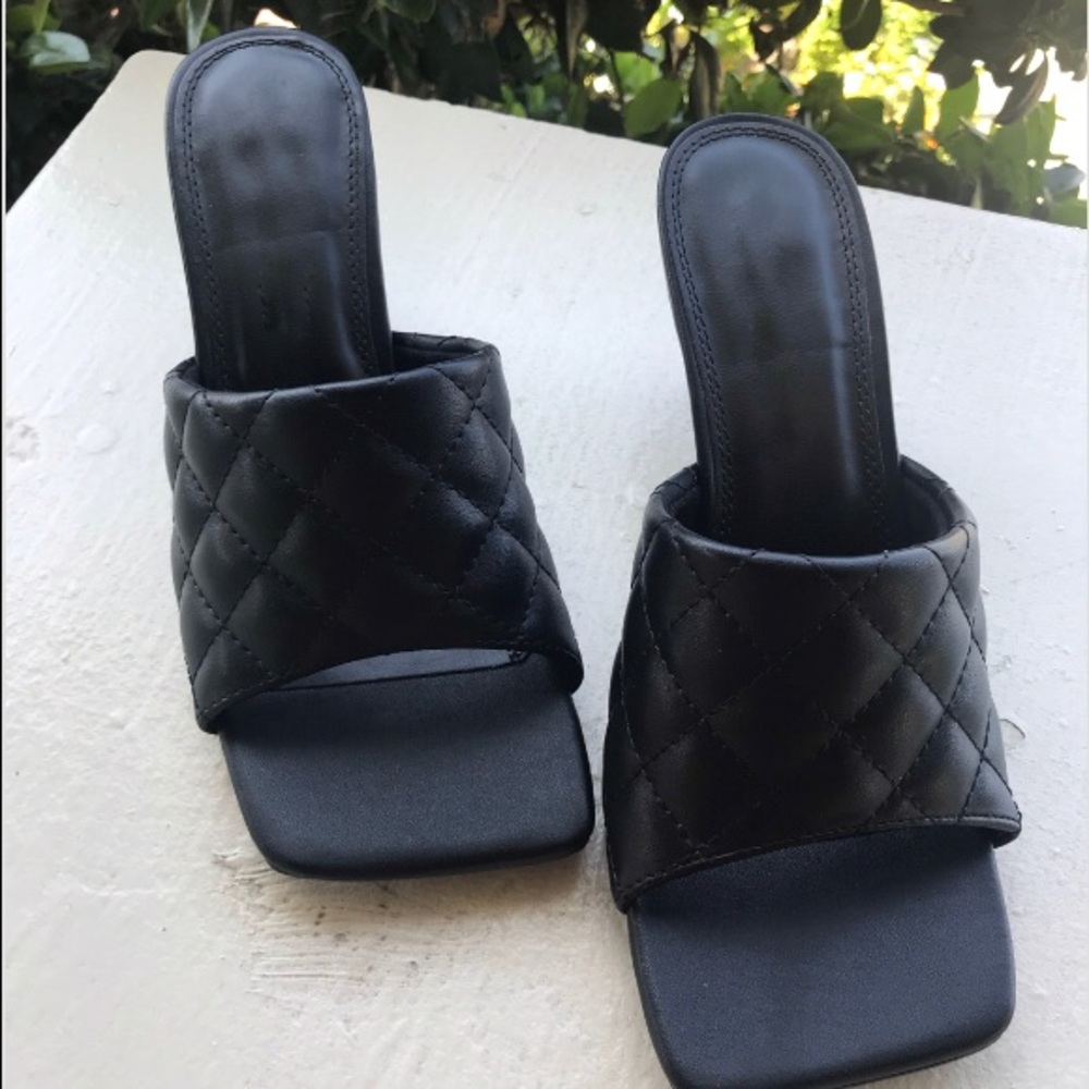 New black padded square toe 6 & 6.5 left - Picture 6 of 11